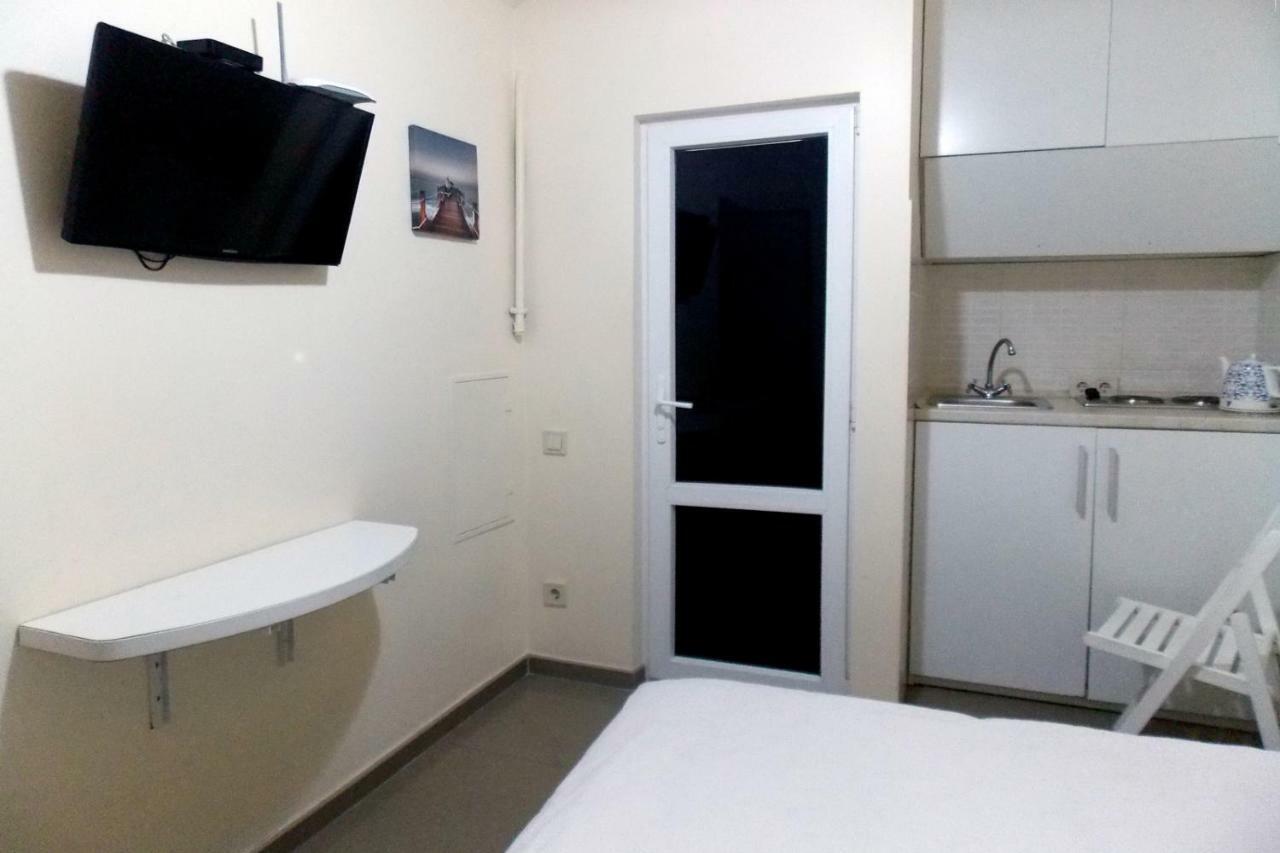 Compact Studio In The City Center Apartment Lviv Bagian luar foto